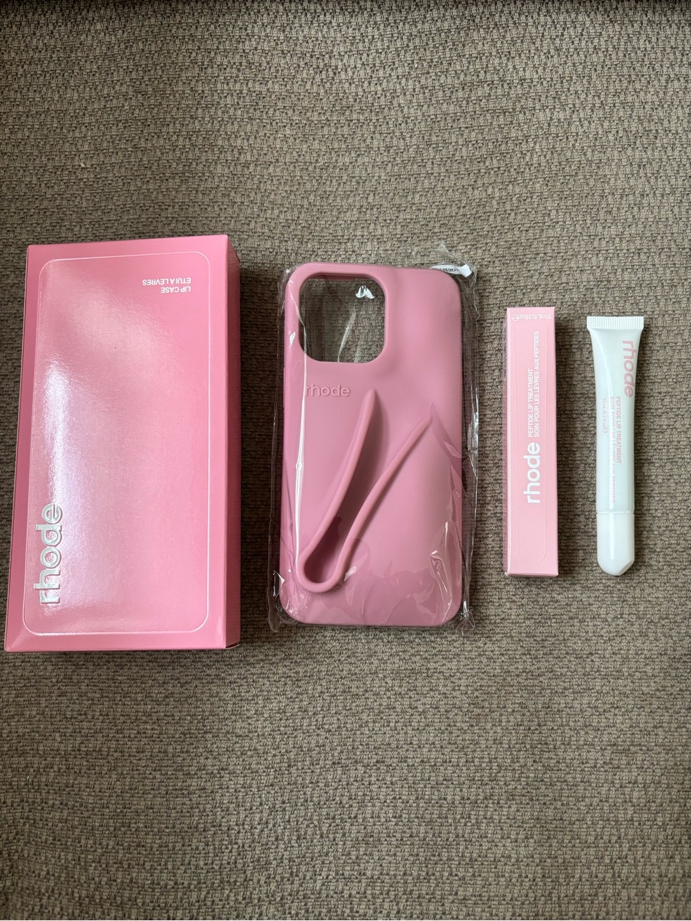Rhode Lip Case iPhone 15 Pro
Max Ribbon+Peptide Lip
Treatment Vanilla Cake NEW - Picture 2 of 3